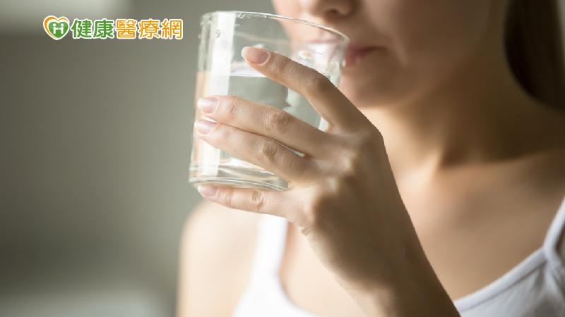 中風後吞嚥困難 安全喝水不嗆咳