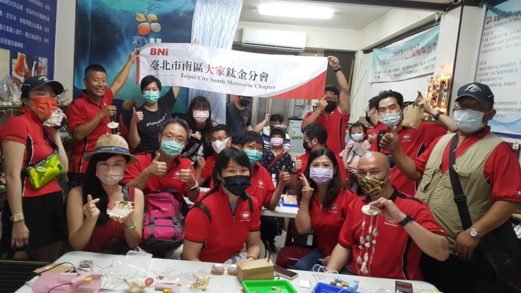 貝殼藝術手作DIY課程,非常受到觀光客的喜愛(相片提供:BNI大家分會)