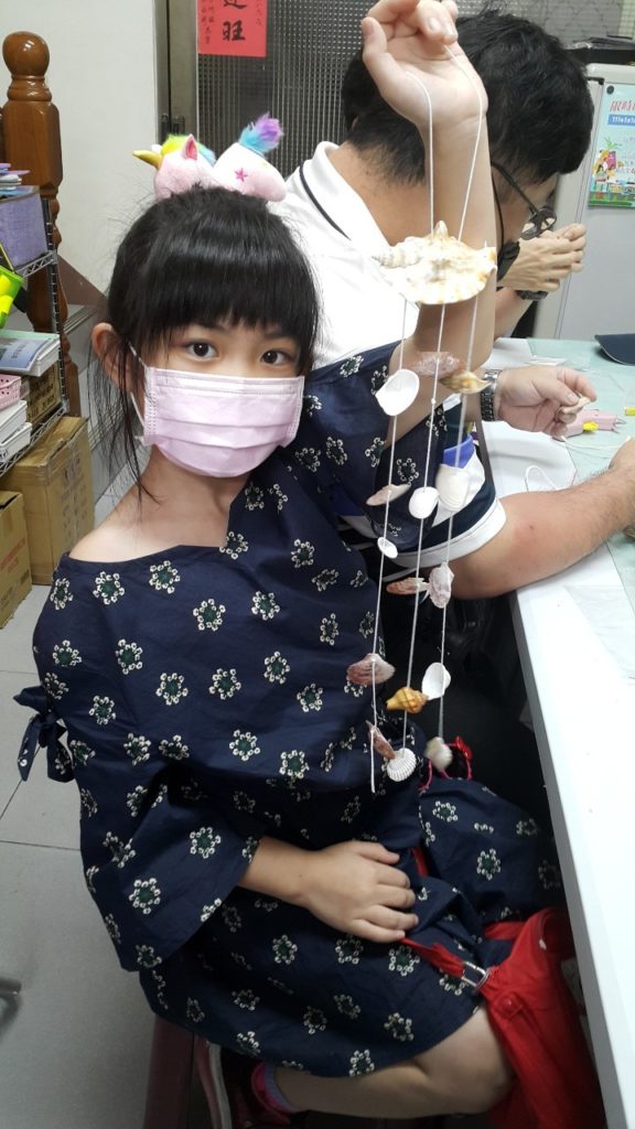 小朋友也能親手製作精美的貝殼風鈴