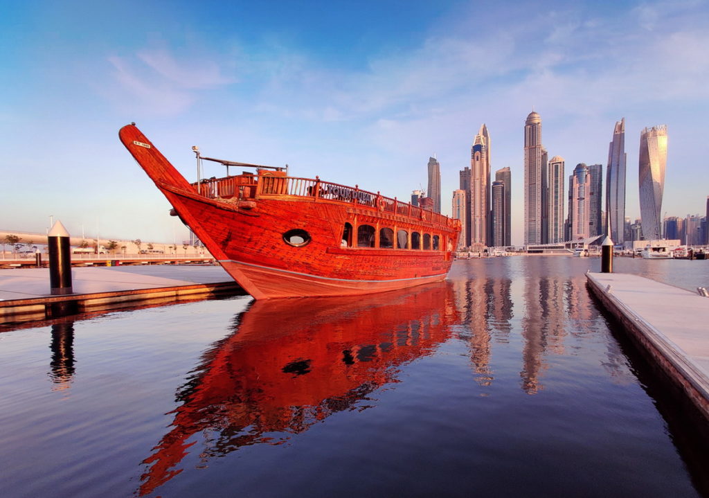五月使用My Emirates Summer Pass可免費搭乘杜拜碼頭郵輪,從阿拉伯灣欣賞杜拜無與倫比的天際線美景
