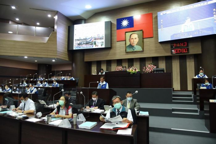 林明溱議會施政總報告 會審慎評估學校停課問題