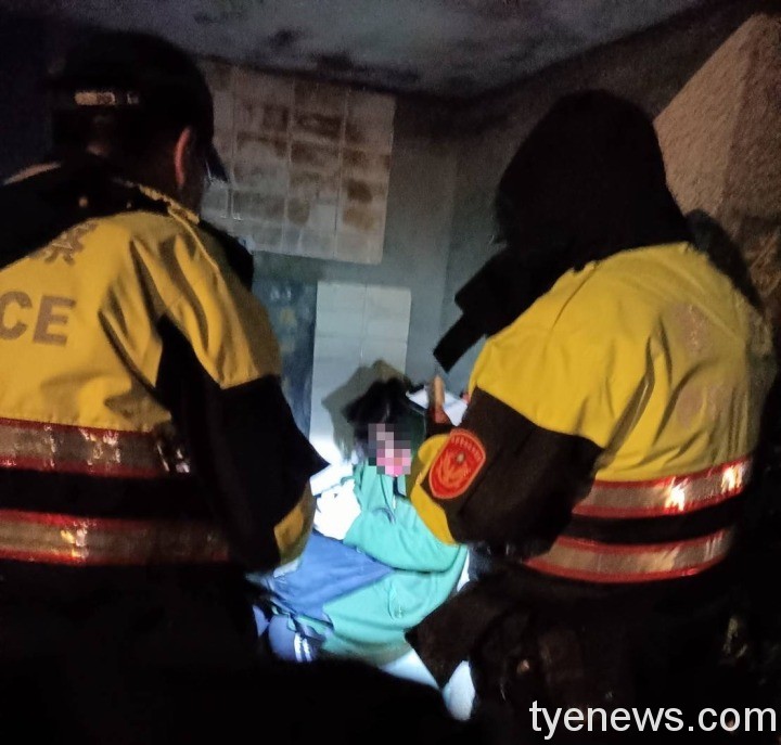 新竹女迷途至桃園龍潭 警方雨夜中協助返家 15 S 17793546