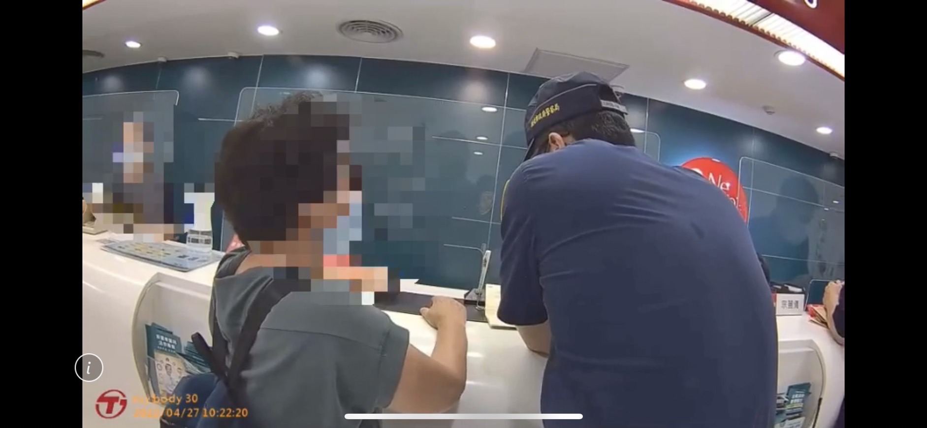 圖片說明:秀朗所員警楊明翰、賴冠偉即時阻止民眾被詐騙。(記者馬治薇翻攝)