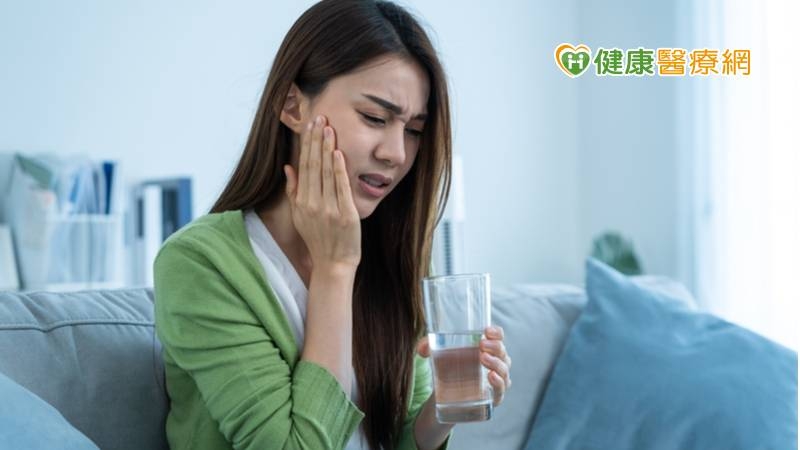 張口發出「嘎嘎」聲? 恐患「顳顎關節疼痛症候群」