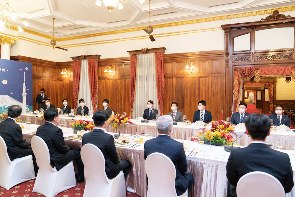日本議員團弔唁李登輝 日本駐台機構:台日友誼長存 吹起溫柔千風 52 外交部長吳釗燮3日晚間在台北賓館宴請日本自民黨青年局乙行。