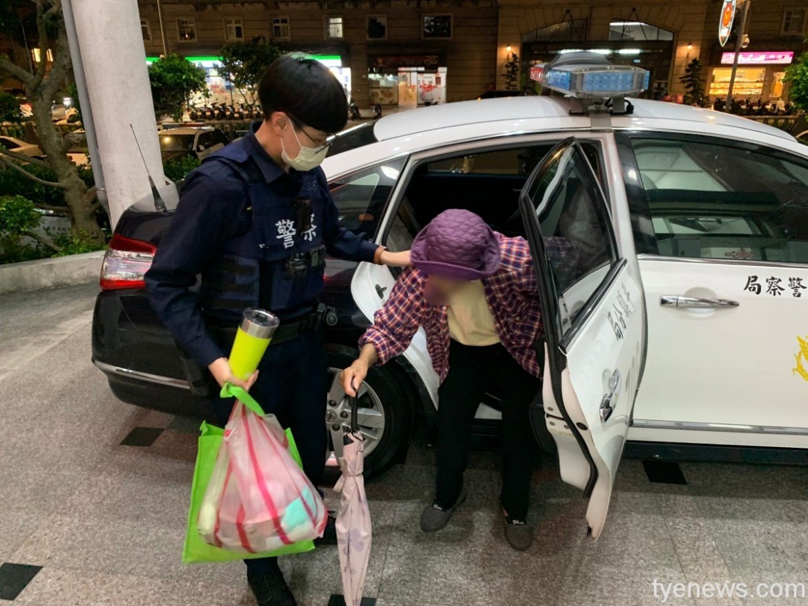 7旬老婦訪友迷途體力不支 平鎮暖警親送返家 11 359937