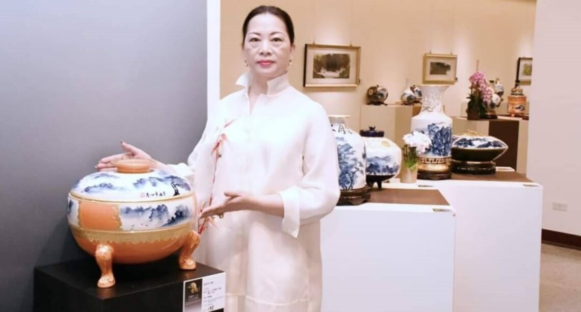 卓麗秋(心月)山水青花瓷個展 昇華山水青花瓷的藝術定位