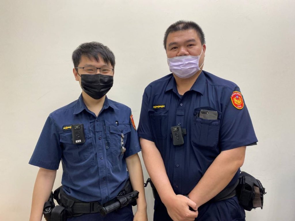 寧夏所警員吳立仁(右)、警員姚柏翔(左)