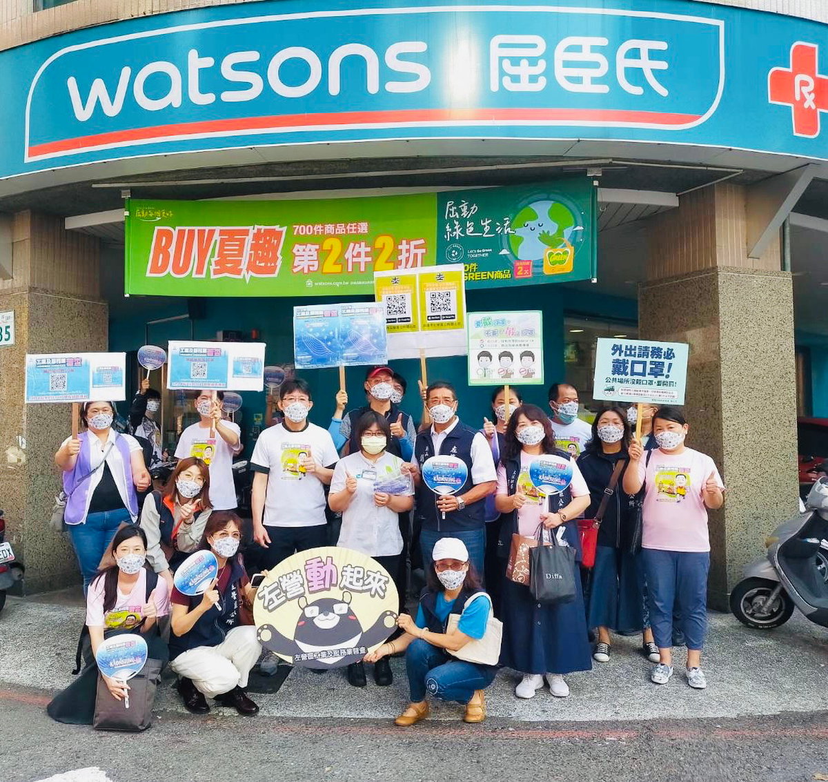 由左營區長胡俊雄帶領團隊做左營區工商普查暨防疫宣導