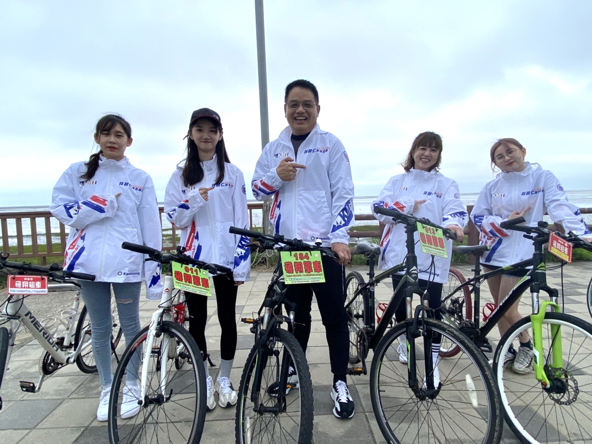 國民黨新竹市長參選人林耕仁率年輕活力競選團隊勤跑，展現必勝的決心。（圖：翻攝自林耕仁臉書）
