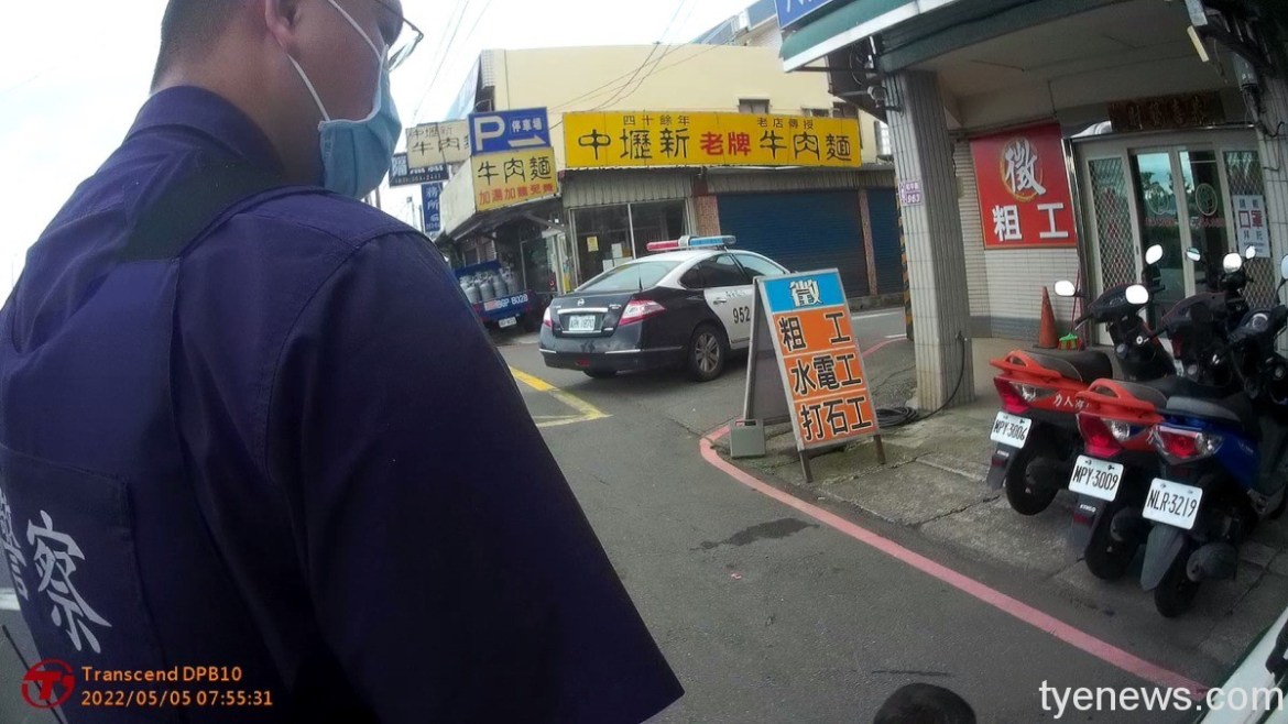 驚見男子地上爬鮮血直流!他曝「這原因」警暖心護送 18 S 2760785