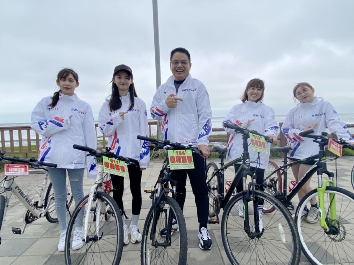 圖片說明:國民黨新竹市長參選人林耕仁率年輕活力競選團隊勤跑,展現必勝的決心。(圖/翻攝自林耕仁臉書)