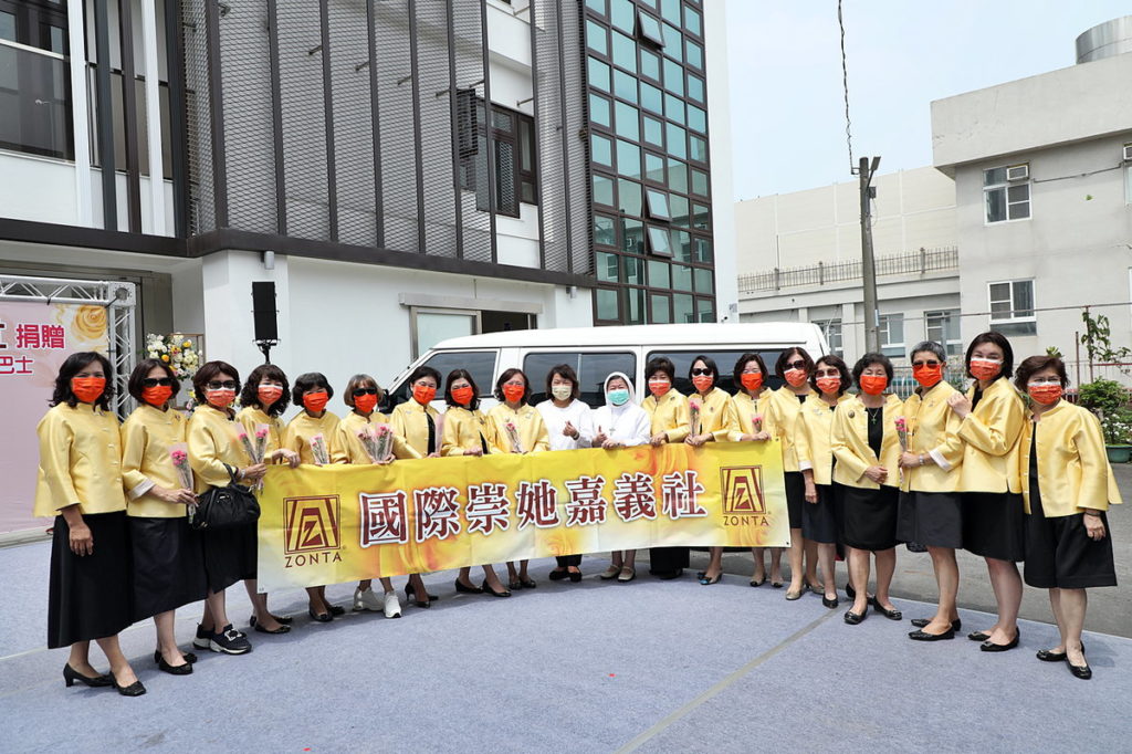 國際崇她嘉義社捐贈聖仁家園服務專車