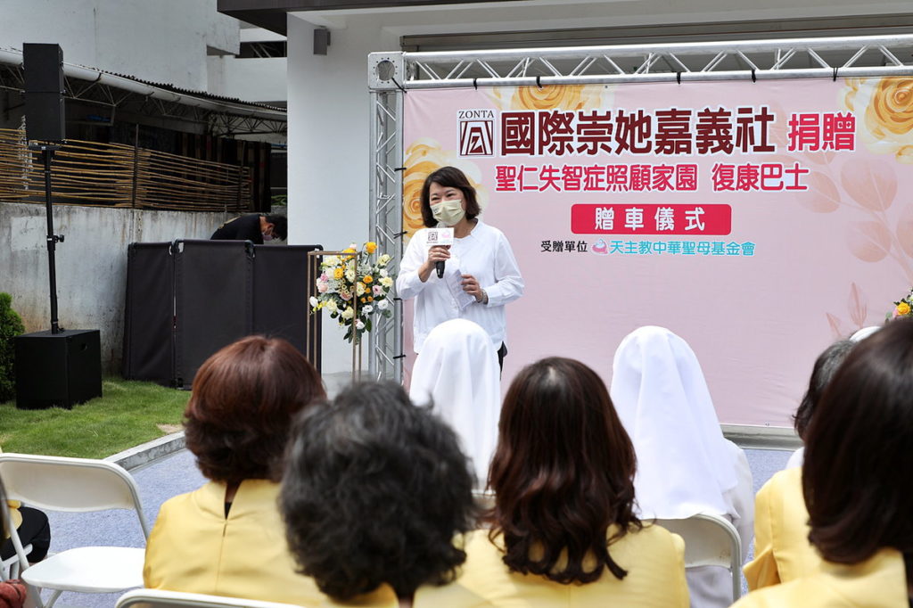 國際崇她嘉義社捐贈聖仁家園服務專車
