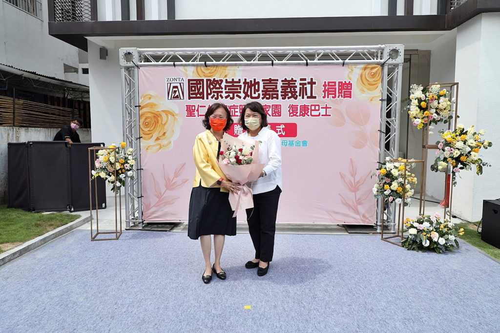 國際崇她嘉義社捐贈聖仁家園服務專車