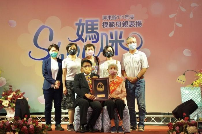屏東縣府舉行111年模範母親表揚大會