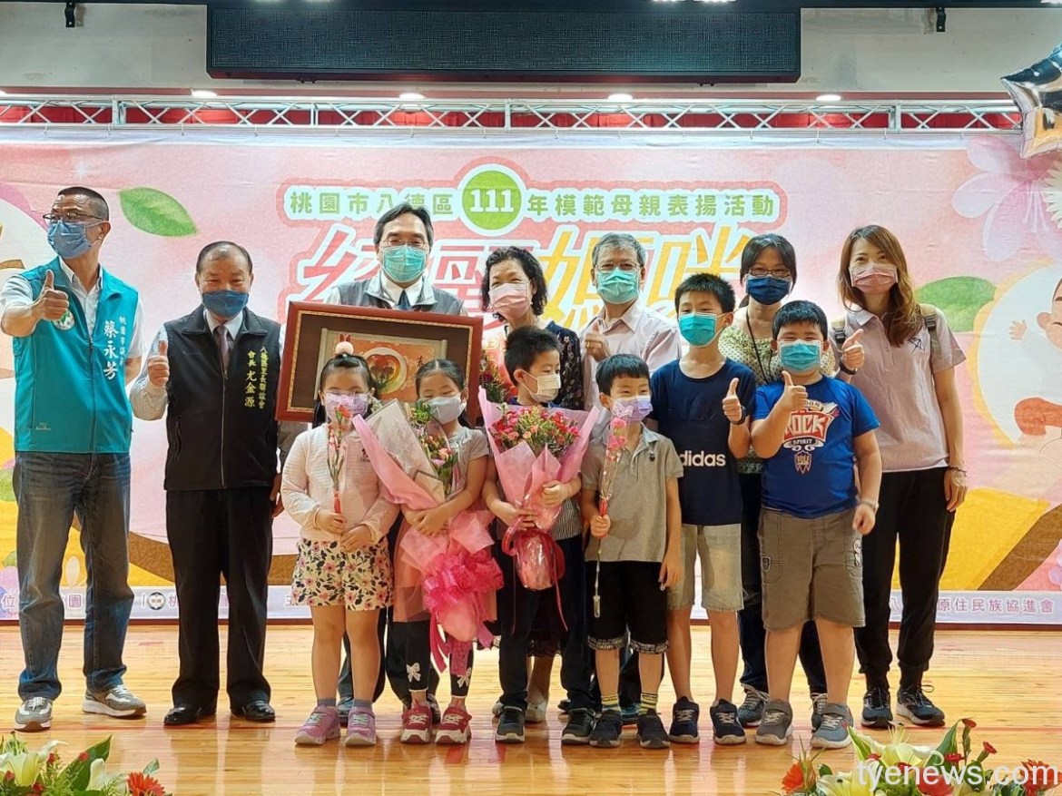 八德區公所表揚模範母親 鄭文燦:每一位都是終身成就獎得主 21 187687 scaled