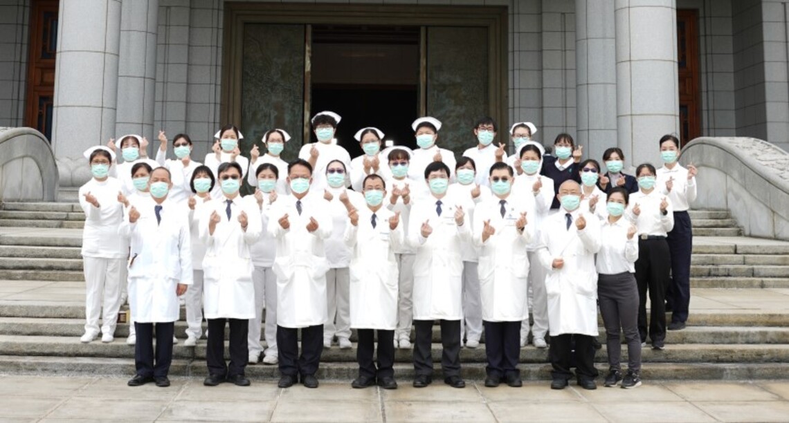 花慈醫護參與靜思堂浴佛    祈求疫情早日消弭