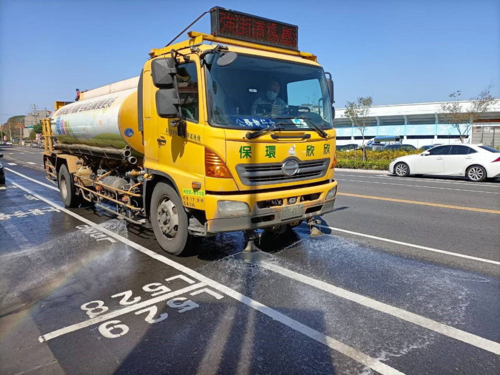 嘉義市環保局洗街抑塵降空污