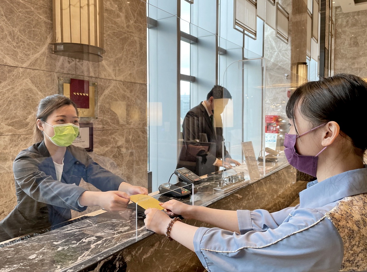 入住六福萬怡秀三劑小黃卡，抽台北-曼谷雙人來回機票。(圖／六福旅遊集團提供)