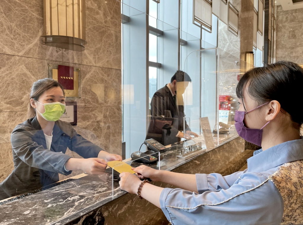 入住六福萬怡秀三劑小黃卡,抽台北-曼谷雙人來回機票。(圖/六福旅遊集團提供)