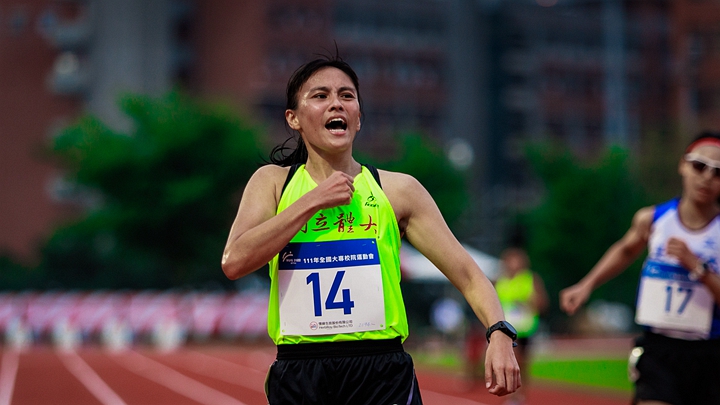 111 年全大運女子萬米 國體大賴庭萱奪金破大會紀錄