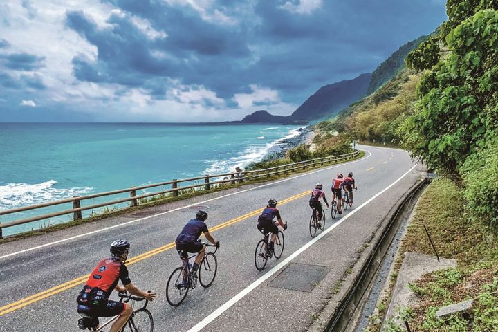 北海岸沿線海天美景是絕佳自行車路線。 圖:北海岸及觀音山國家風景區管理處/提供