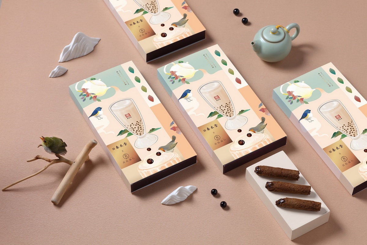 「青鳥旅行」攜手春水堂，獨家研發全台第一支吃得到珍珠的蛋捲，以兼具趣味及質感的新包裝，即日起於官方全通路Ｑ彈上市！