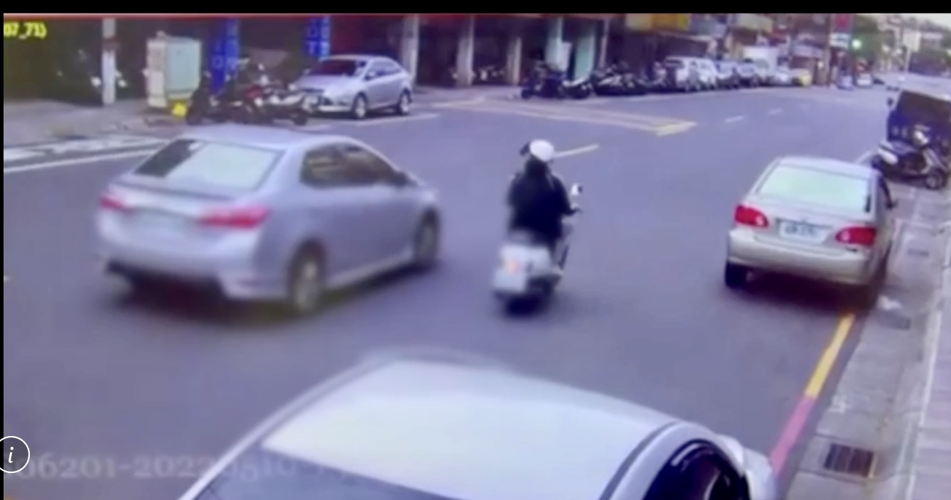 圖片說明:新北市林口區中正路與竹林路口發生一起行車糾紛。(記者趙靜姸翻攝)