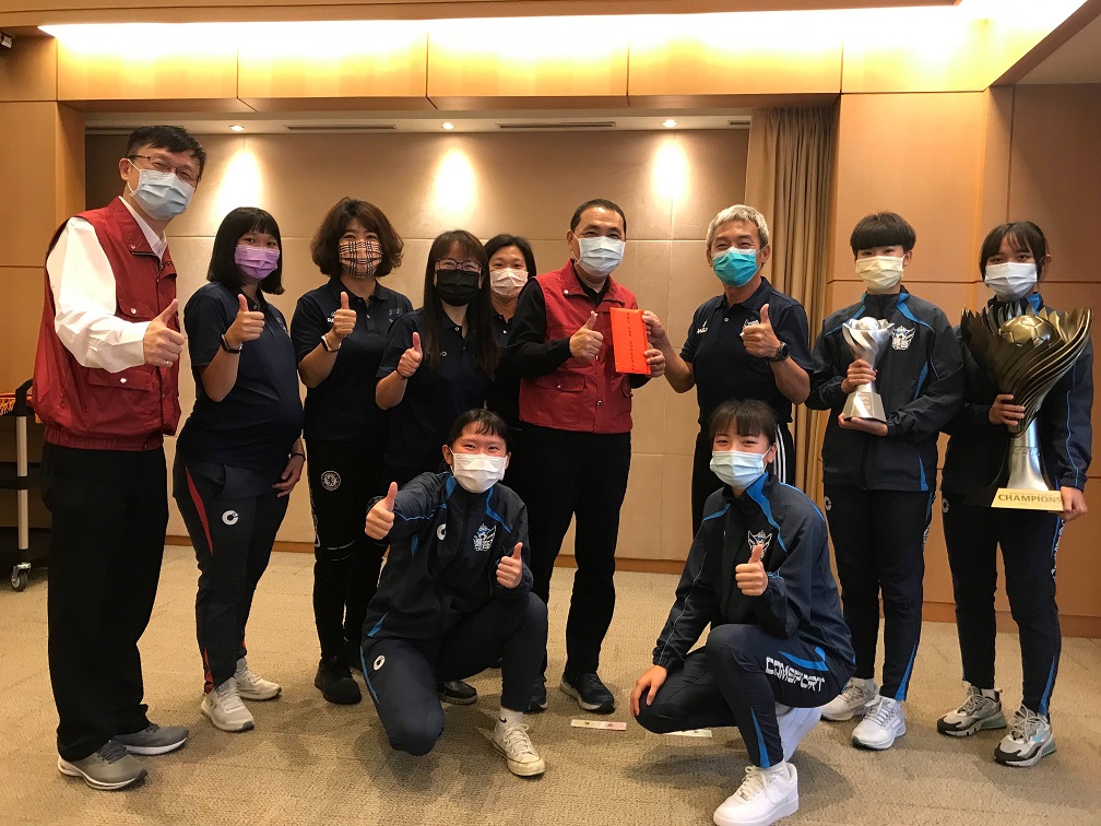 11人制足球聯賽市政會議獻獎 醒吾高中女足勇奪高女組隊史第3冠、國女組獲亞軍