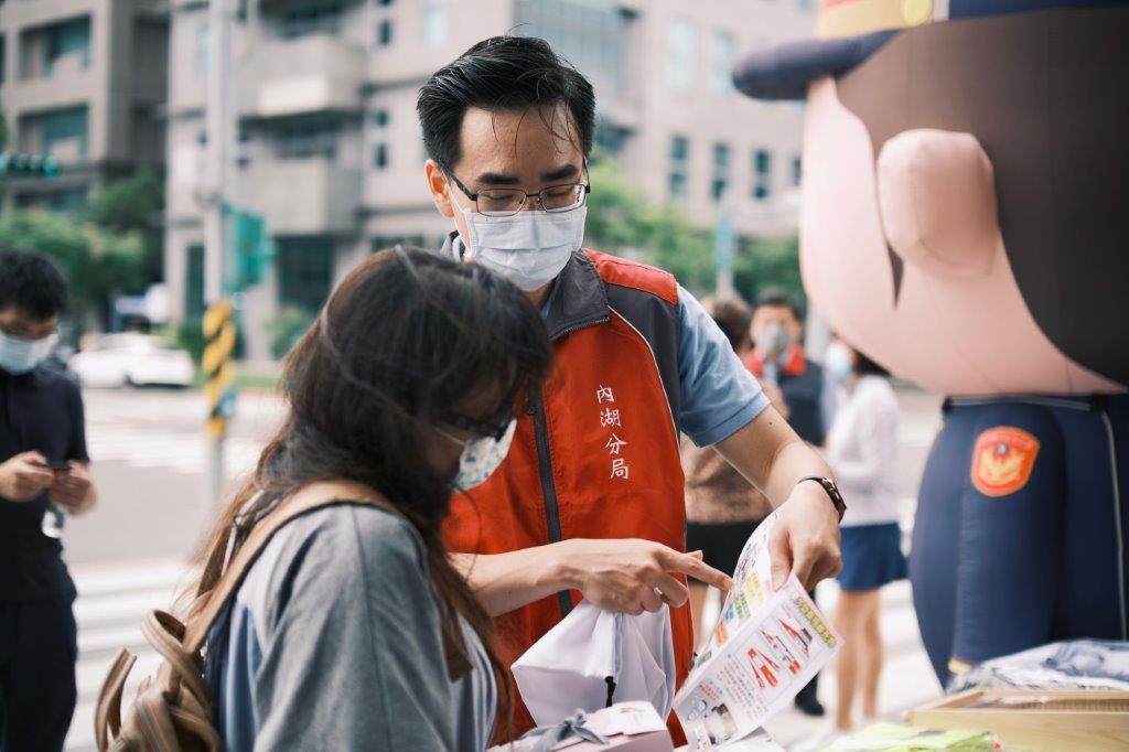 內湖波麗士宣導情形/臺北市政府警察局內湖分局提供