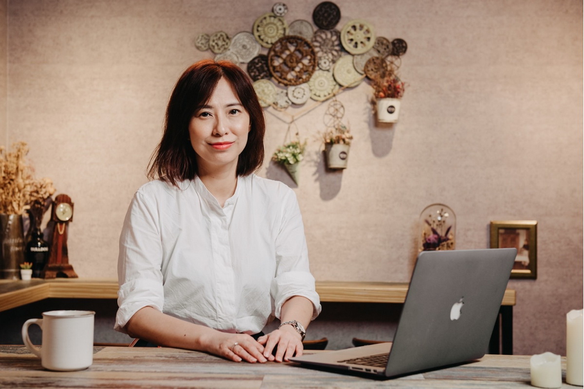 執行長鄭安珀Amber打造女性專業技能學習平台《一起好好說生活》，瞄準40歲以上潛力優質女性，期望推動女力新世代。