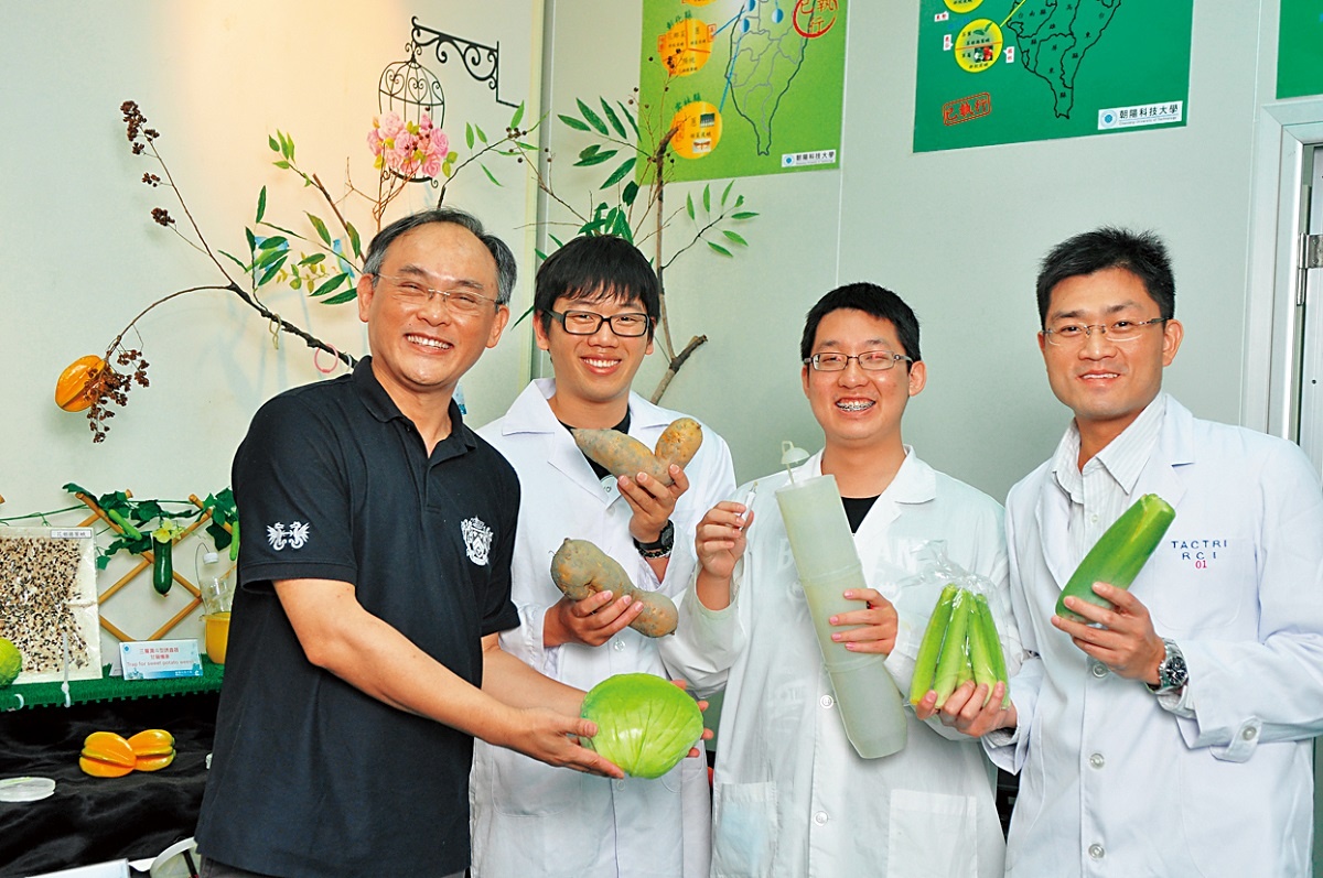 朝陽健康農糧中心透過整合具前瞻性之環境友善農業資材、檢測與品管驗證相關科技，建置環境友善新農產業跨領域人才培訓場域。（圖/朝陽科大提供）