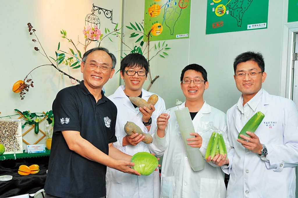 朝陽健康農糧中心透過整合具前瞻性之環境友善農業資材、檢測與品管驗證相關科技,建置環境友善新農產業跨領域人才培訓場域。(圖/朝陽科大提供)
