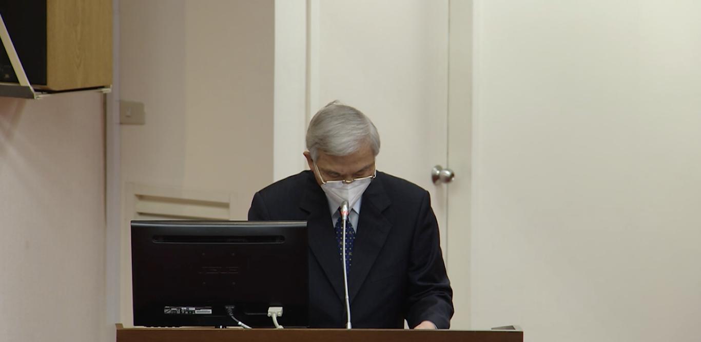 俄烏戰爭迫使歐美升息 台灣跟上?央行擬採緊縮政策 保守型微幅升息 40 中央銀行總裁楊金龍12日赴立法院財政委員會進行專案報告。根據央行書面報告,我國擬採緊縮性貨幣政策。