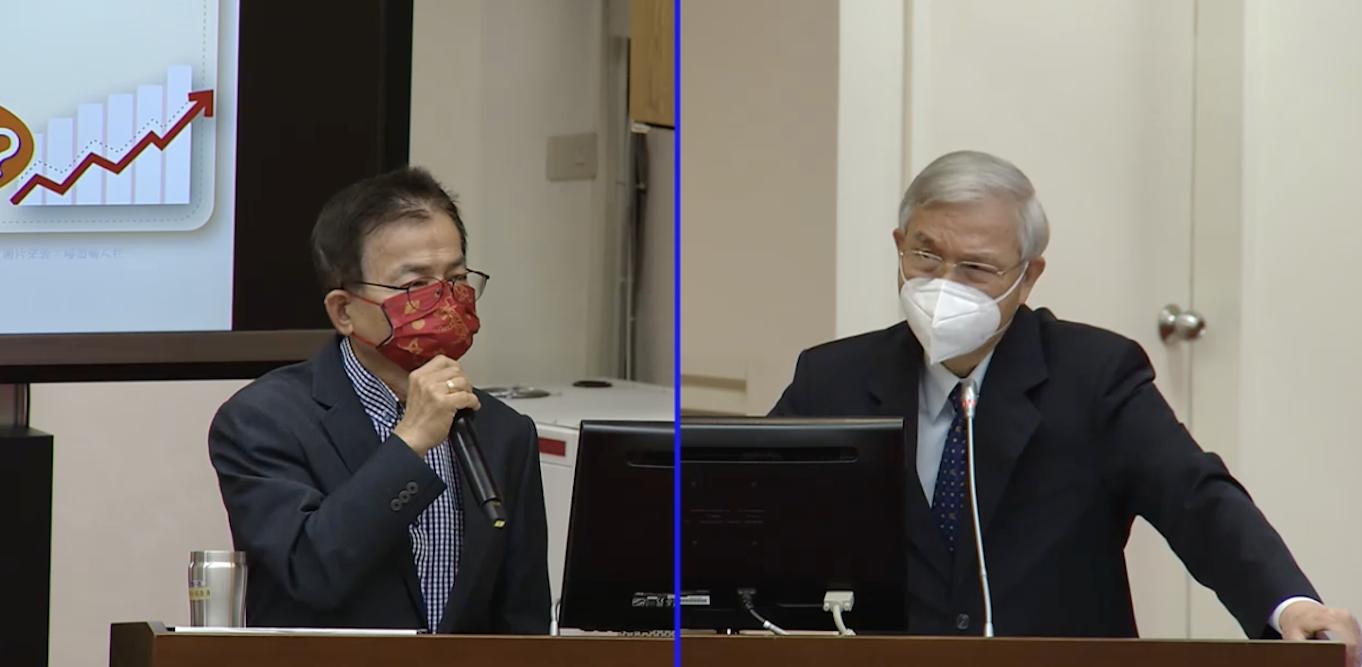 俄烏戰爭迫使歐美升息 台灣跟上?央行擬採緊縮政策 保守型微幅升息 42 中央銀行總裁楊金龍12日接受國民黨立委賴士葆質詢,被詢及今年全年經濟成長率,楊坦言,難保4字頭。