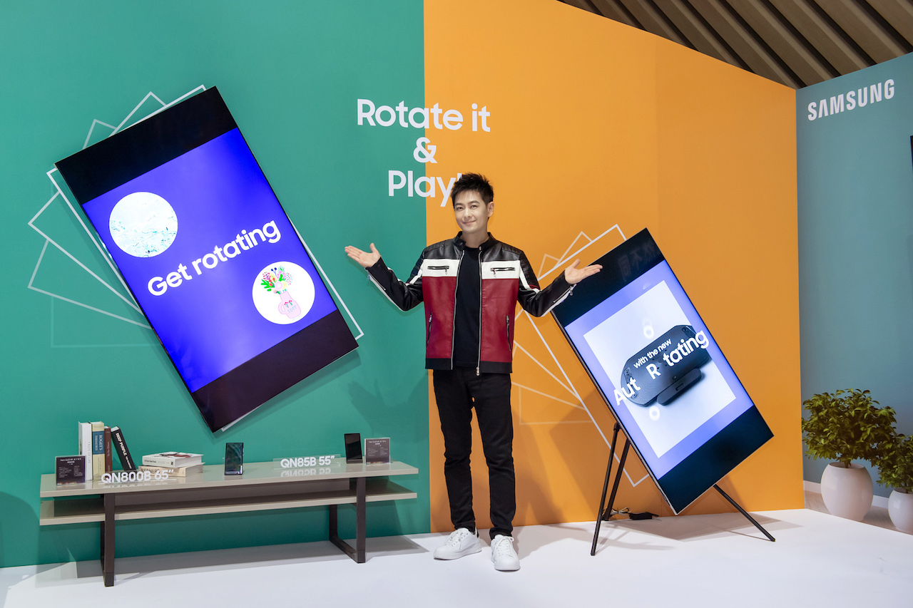 【有影】看好台灣高階電視市場潛力 三星8K電視全新陣容登場 58 【新聞稿圖片5】林志穎出席三星Neo QLED 8K量子電視上市記者會 Neo QLED 8K量子電視 旋轉壁掛架及旋轉藝術展架情境照
