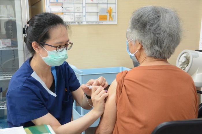 澎湖縣75歲以上長者打疫苗 5/31前可領2千元禮券