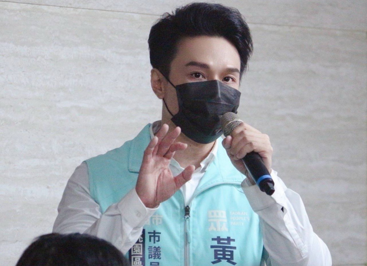 圖片說明：黃成峻表示，疫情持續延燒，目前首要是醫事人員分流，建立一般急重症民眾正常醫療程序與量能，嚴防再次發生新北婦人憾事。(記者宋紹誠翻攝)