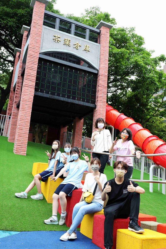 青山國中小師生開發「走讀家鄉水返腳-設計公8公園遊具」的校訂課程,師生以公民行動投入社區設計