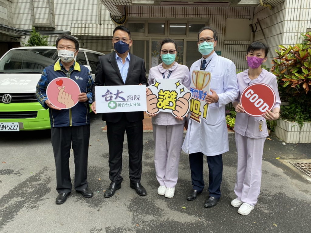 林耕仁爲醫護打氣。(圖翻攝自林耕仁臉書)