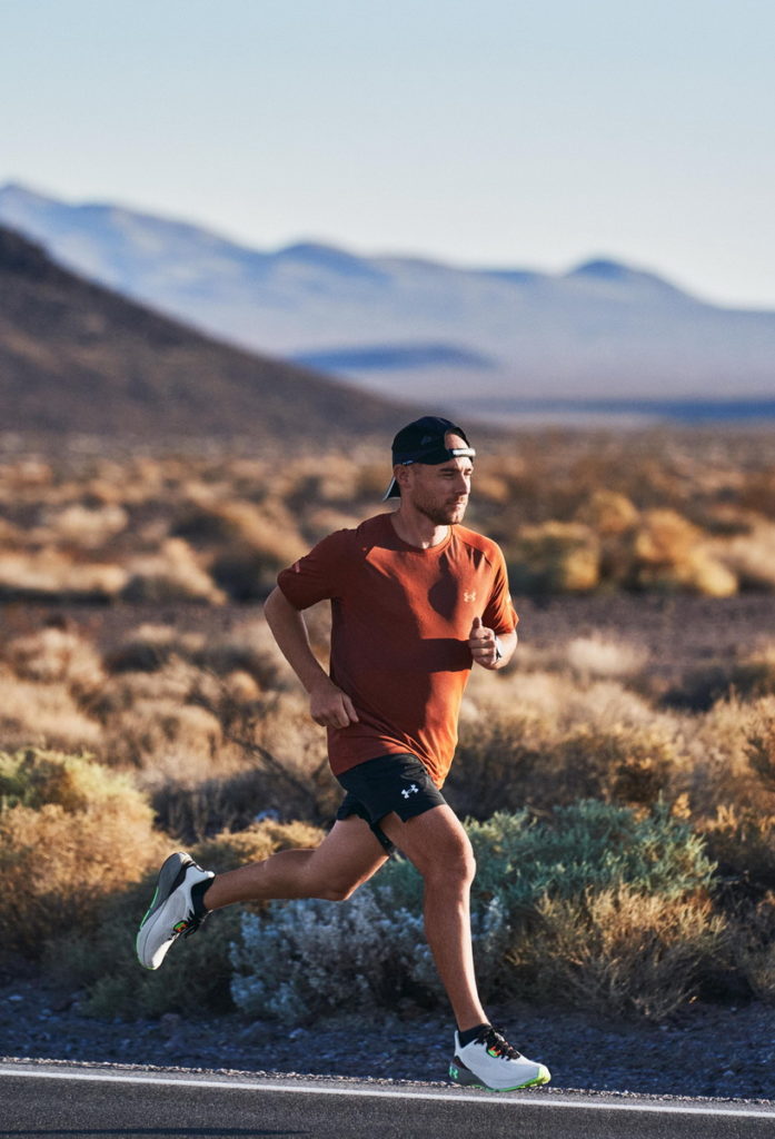 專業運動品牌UNDER ARMOUR 洞悉跑者需求,今年五月全新推出專業長距離跑鞋「UA HOVR Machina 3」。