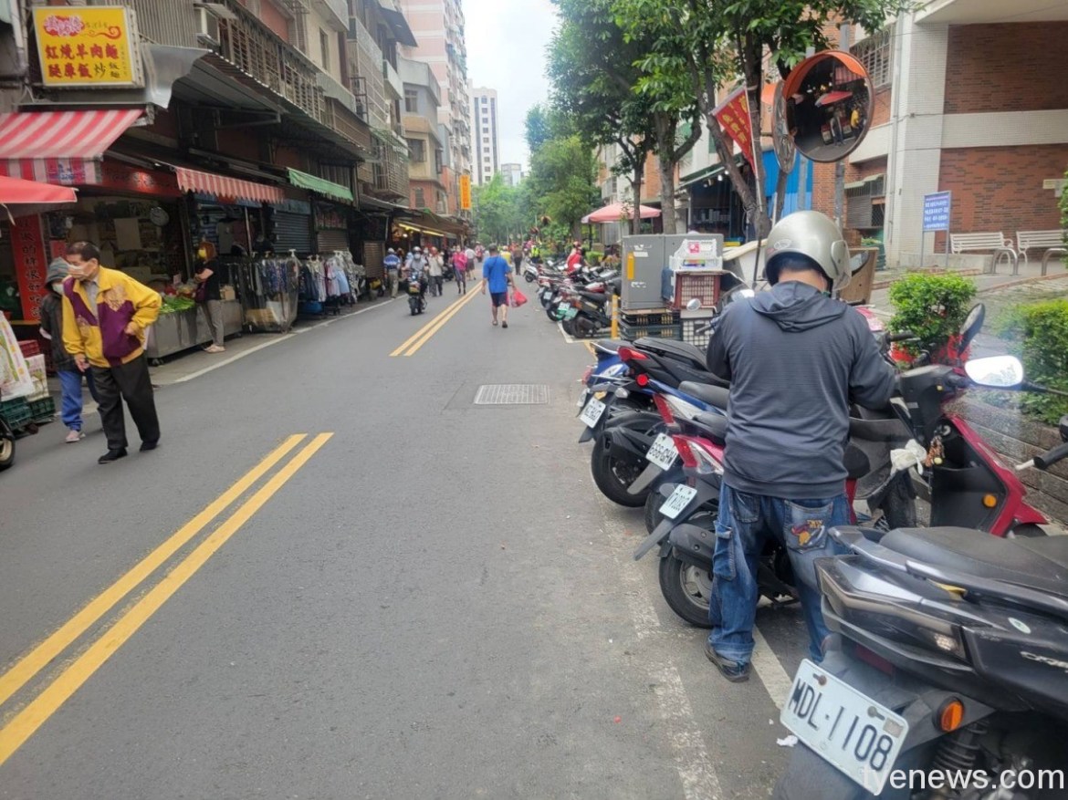 老翁忘記車停哪以為被偷 八德警耐心陪找虛驚一場 7 S 2932813