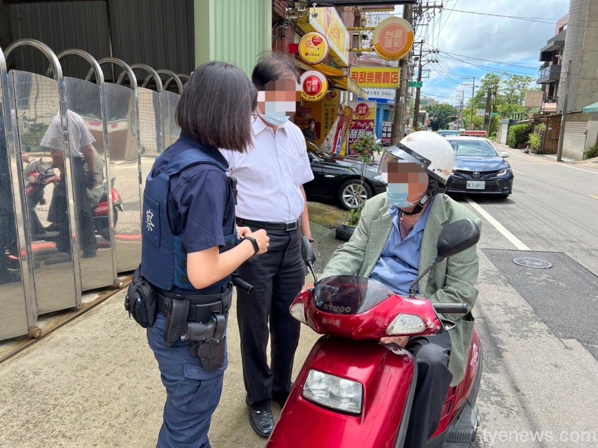8旬老翁騎車自摔擦傷 楊梅警即時提供協助 1 S 3383373