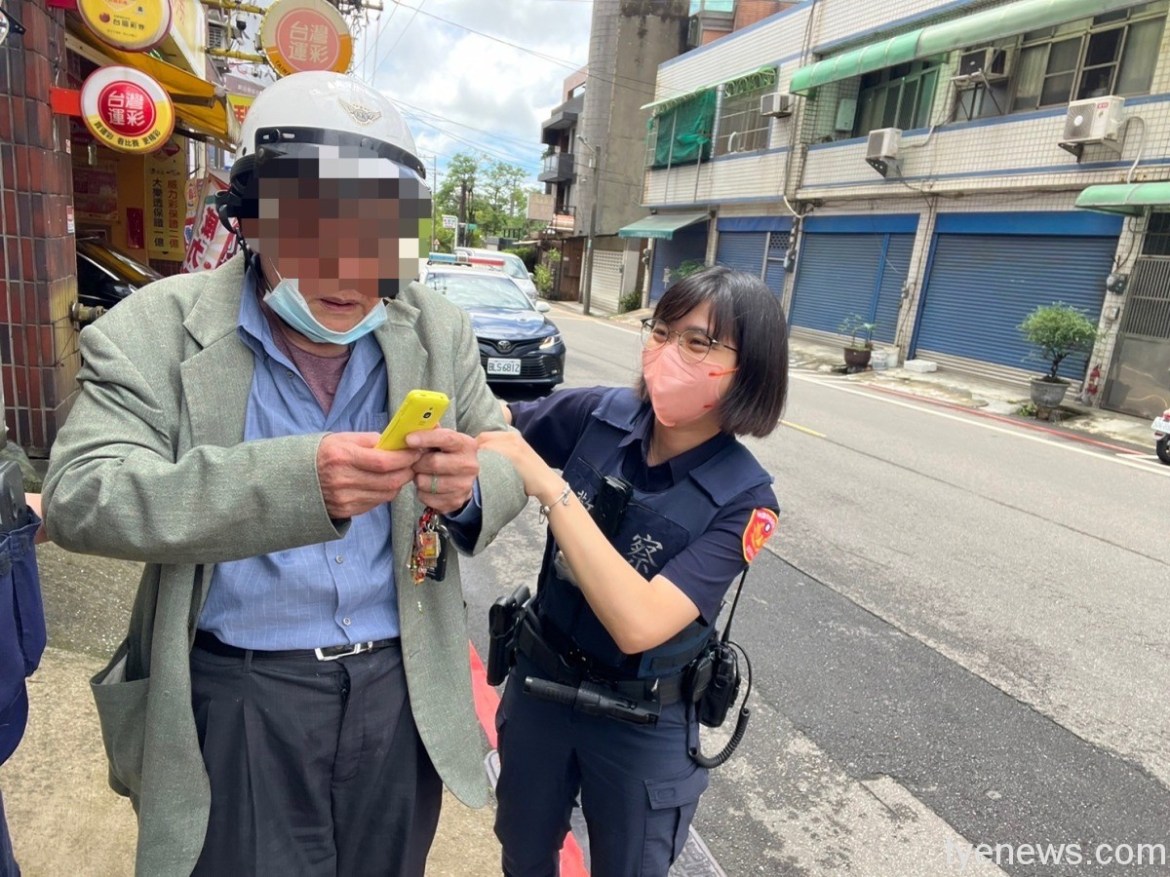 8旬老翁騎車自摔擦傷 楊梅警即時提供協助 2 S 3383372