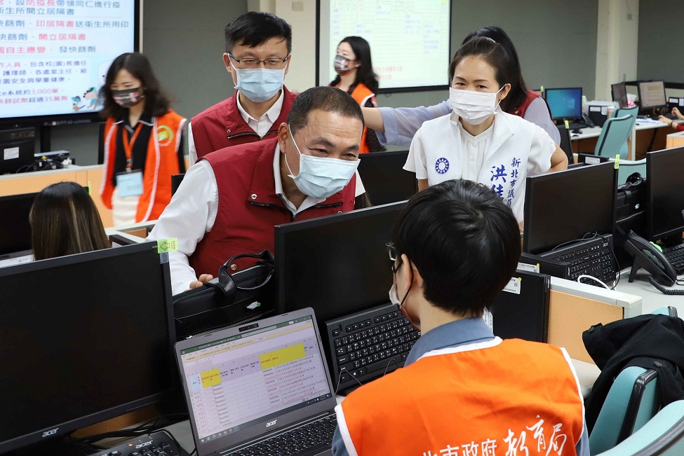 期許大家在疫情高壓環境下,仍需積極面對處理