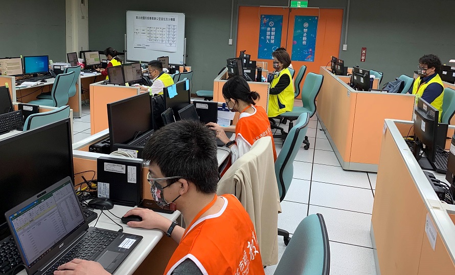 辦公室由12位23期候用校長組成,搭配12位資訊管理師