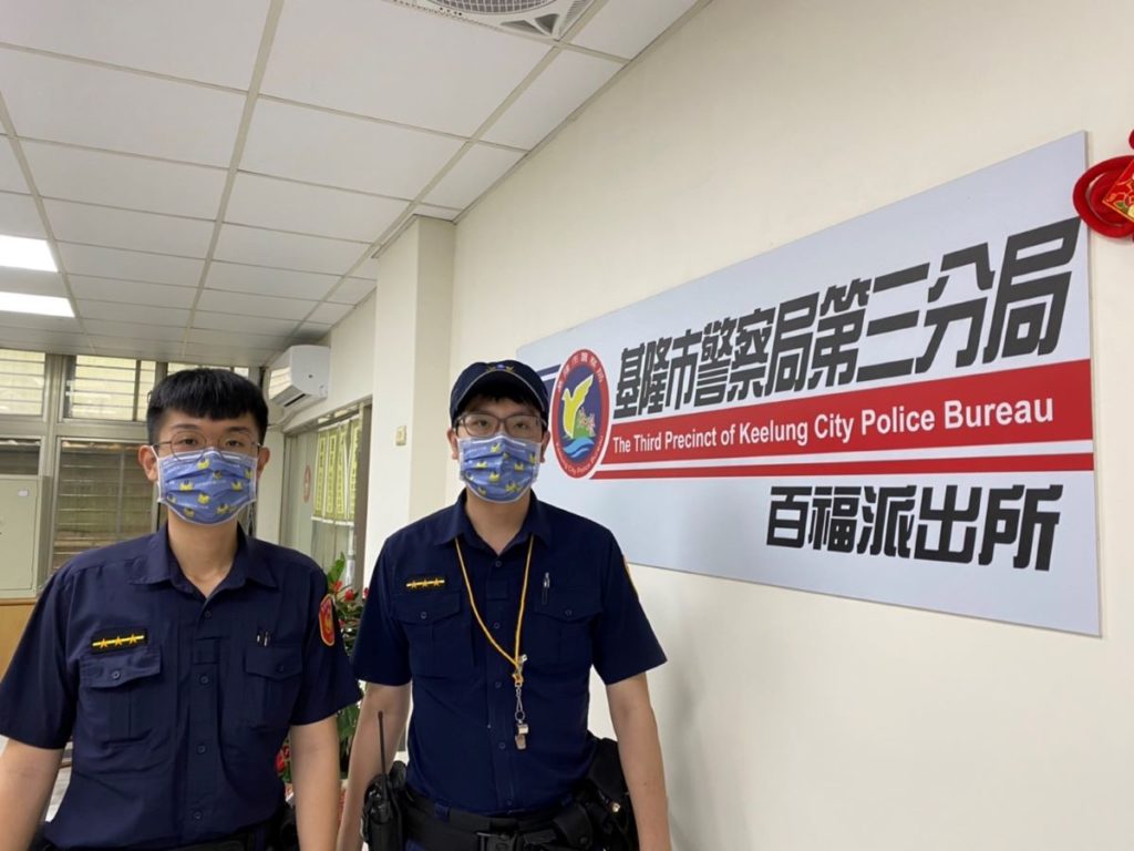 圖:百幅派出所警員尤威(左)、邱貫維(右)