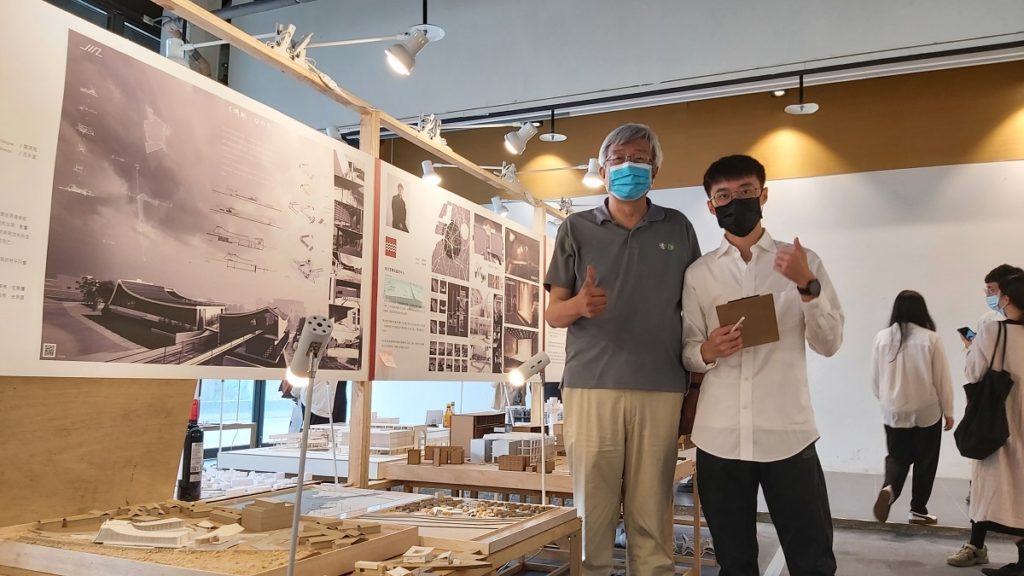 朝陽科大建築系建築組第27屆畢業展,於台中國光轉運新站展出(圖/陳惠玲攝影)