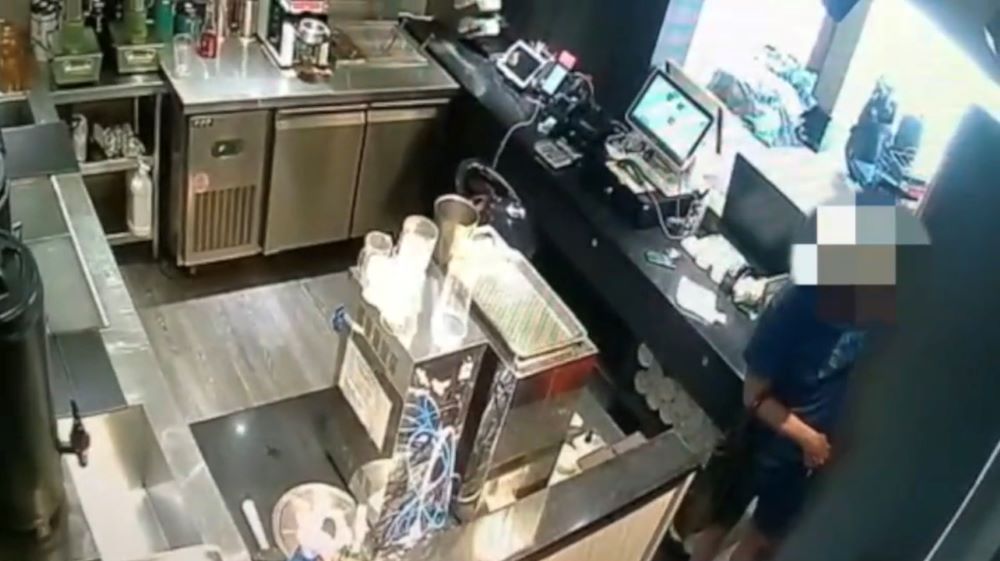 圖說:竊嫌進入店家。